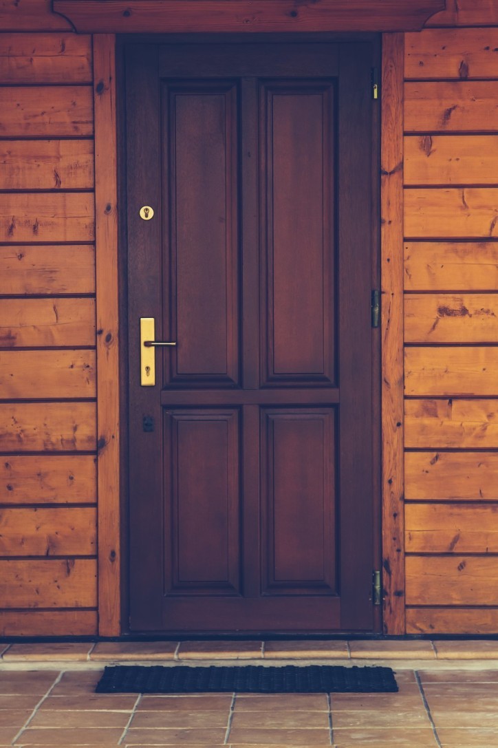 Budujesz dom? Sprawdź, jak wybrać drzwi zewnętrzne drewniane!, unsplash.com