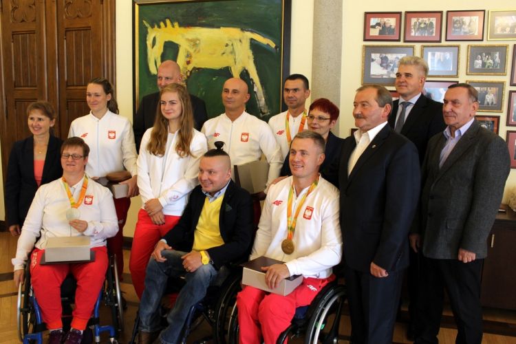 Rafał Dutkiewicz spotkał się z paraolimpijczykami (ZOBACZ ZDJĘCIA), Bartosz Senderek