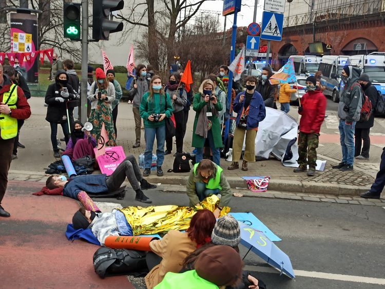 Eko-aktywiści zablokowali ulicę Świdnicką [ZDJĘCIA], Bartosz Królikowski