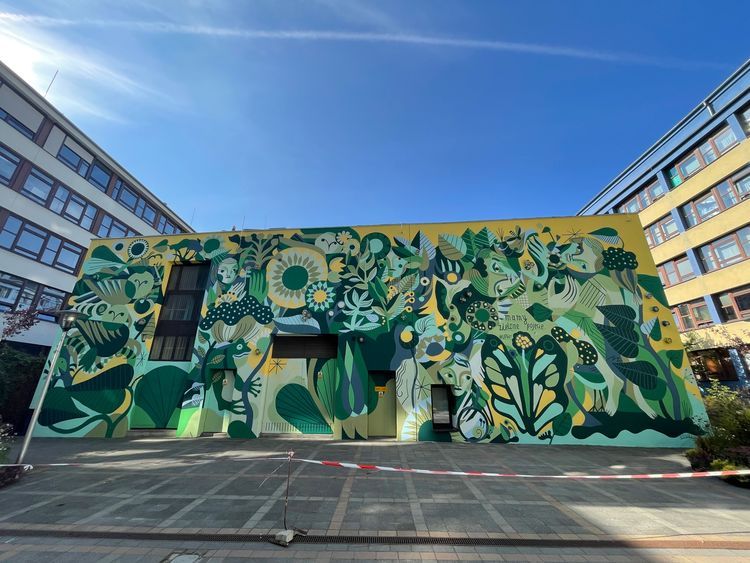 Nowy mural we Wrocławiu. Jest zarazem hotelem dla pszczół, Uniwersytet Przyrodniczy