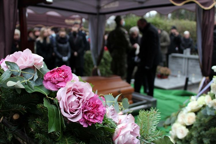 Pogrzeb Sylwestra Chęcińskiego na Cmentarzu Grabiszyńskim [ZDJĘCIA], Bartosz Senderek