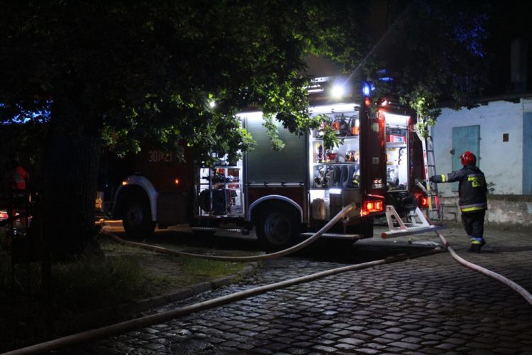 Wrocław: Pożar domu jednorodzinnego na Złotnikach. Spaliły się dach i poddasze, archiwum