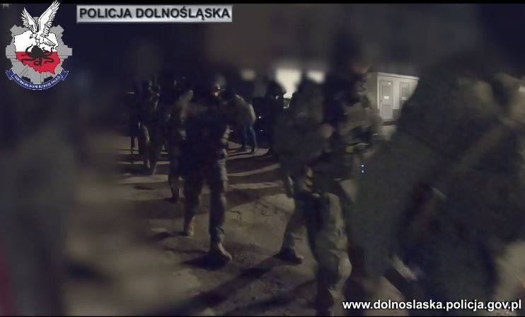 Wielka akcja dolnośląskiej policji. Rozbiła gang narkotykowy związany z klubem sportowym, KWP Wrocław
