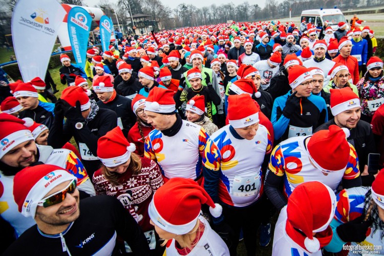 Biegające Mikołaje opanowały Partynice [ZDJĘCIA], Krzysztof Dubiel (fotografbielsko.com)