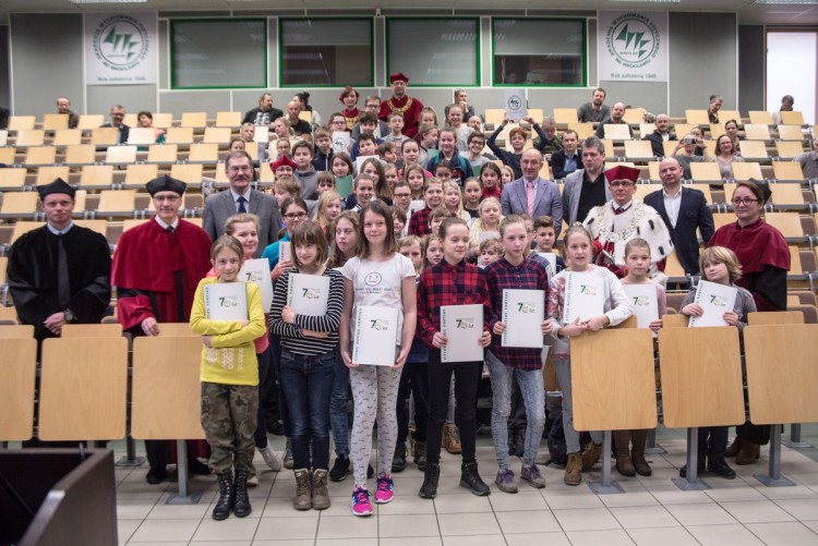 Uczniowie wrocławskich podstawówek dostali indeksy na AWF-ie [ZOBACZ ZDJĘCIA], AWF Wrocław