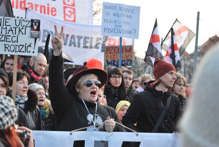 Wrocław: tysiące kobiet na strajku z okazji Dnia Kobiet [ZOBACZ ZDJĘCIA], Bartosz Senderek