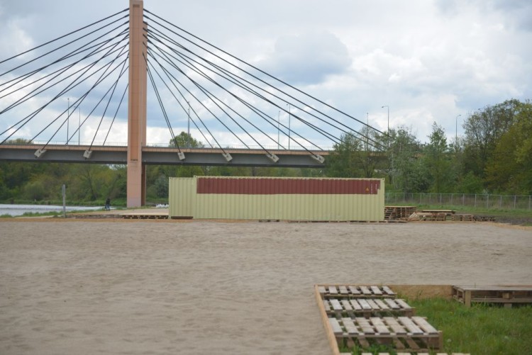 Plażowicze będą mieli widok na Odrę i most Milenijny, Wojciech Bolesta