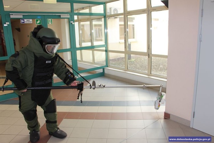 Ładunek wybuchowy w szpitalu na Borowskiej [ZOBACZ ZDJĘCIA], Dolnośląska Policja