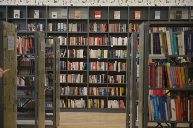Piękna biblioteka na Dworcu Głównym już działa. Pierwsi czytelnicy zarejestrowani [ZDJĘCIA, WIDEO], Wojciech Bolesta