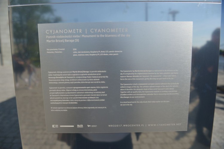 Obok mostu Grunwaldzkiego stanął Cyjanometr. To dzieło sztuki, które mierzy smog [ZDJĘCIA], Wojciech Bolesta