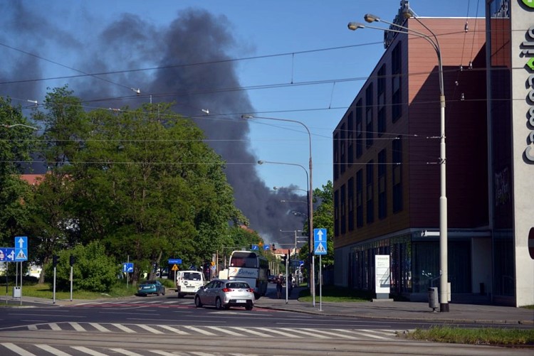 Wielki pożar we Wrocławiu. Czarny dym widoczny z daleka, Wojciech Bolesta