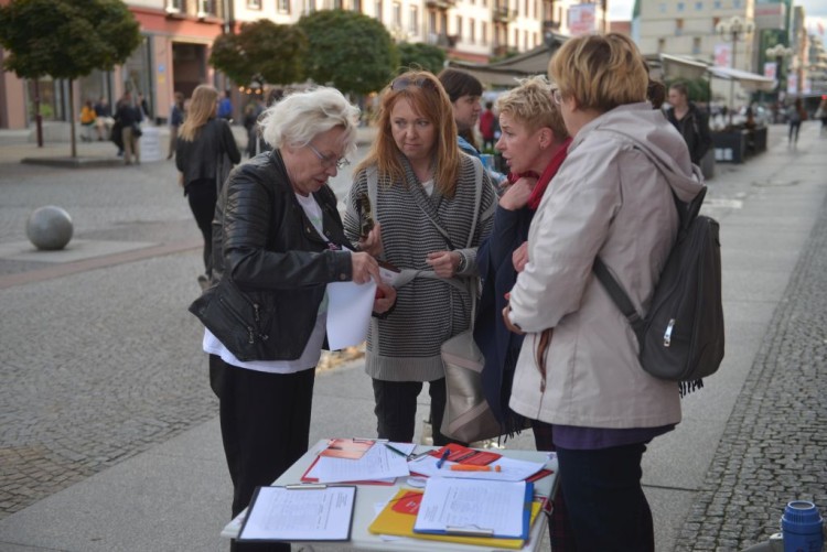 Wrocław: prawica i lewica zbierają podpisy na jednym skrzyżowaniu [ZDJĘCIA], Wojciech Bolesta