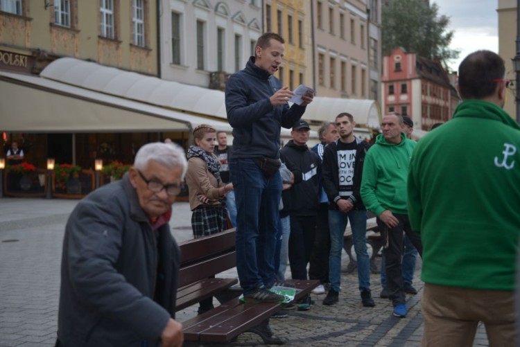Kibice Śląska wspólnie z Jackiem Międlarem protestowali przeciwko brutalności policji, Wojciech Bolesta