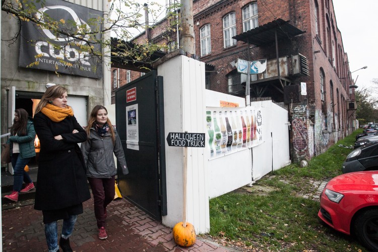 Halloween po wrocławsku. Zlot food trucków w zajezdni tramwajowej [ZDJĘCIA], Magda Pasiewicz