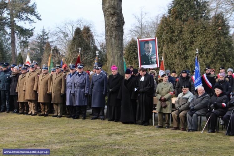 Oficjalne obchody Narodowego Dnia Pamięci Żołnierzy Wyklętych [ZDJĘCIA], Dolnośląska Policja