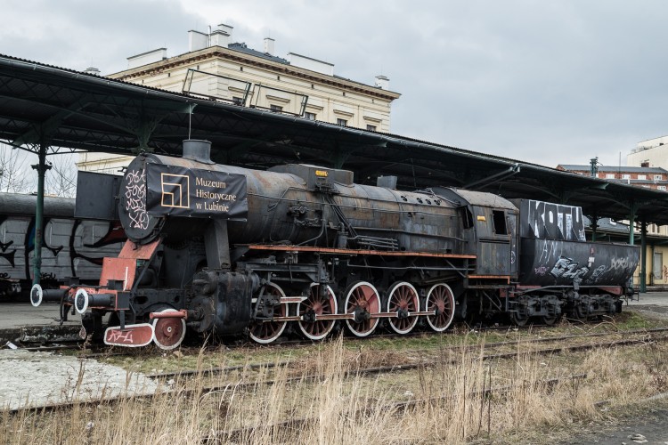 Historyczna lokomotywa „odjeżdża” ze Świebodzkiego. Zostanie wyremontowana i stanie się eksponatem [ZDJĘCIA], Magda Pasiewicz