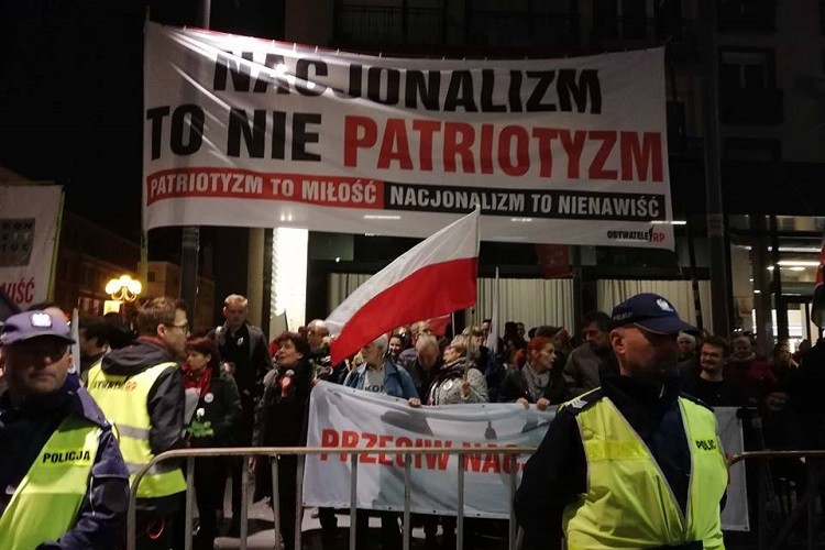 Marsz Polski Niepodległej doszedł do Rynku. 