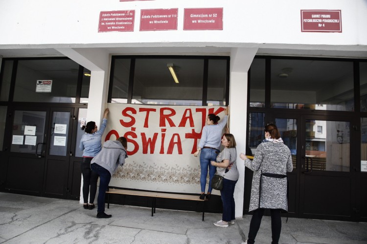 Wrocław: strajk nauczycieli trwa. W 5 szkołach nie było kworum potrzebnego do klasyfikacji uczniów, Magda Pasiewicz