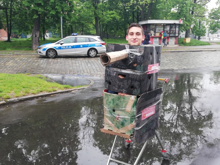 Pochód Juwenaliowy 2019 w deszczu. Pogoda zniechęciła studentów [ZDJĘCIA], mgo