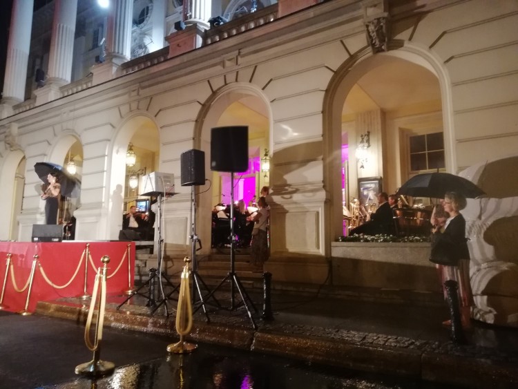 Tłumy na Święcie Muzyki pod Operą Wrocławską [ZDJĘCIA], mih
