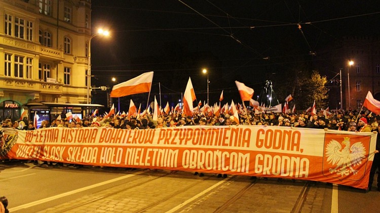 Marsz Niepodległości rozwiązany przez magistrat. Maszerujący starli się z policją [WIDEO, ZDJĘCIA], Bartosz Senderek