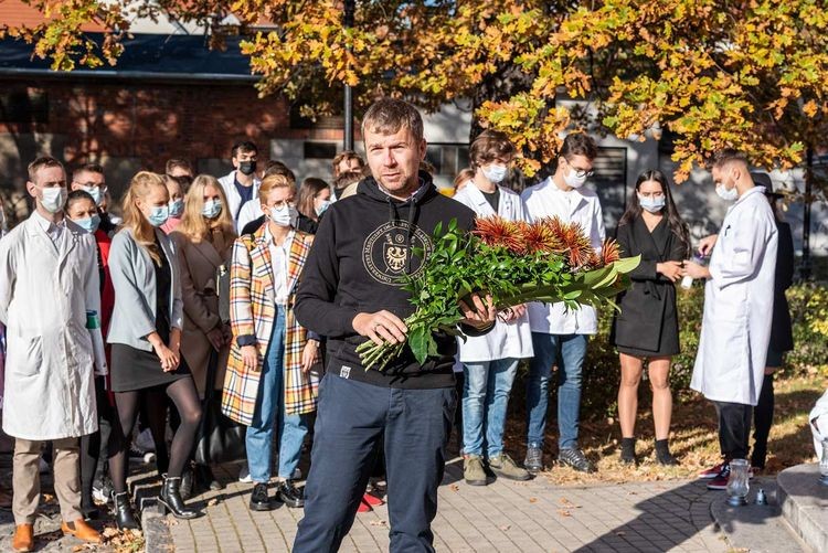 Studenci i pracownicy Uniwersytetu Medycznego symbolicznie podziękowali za pośmiertny dar, Tomasz Walów/UMW