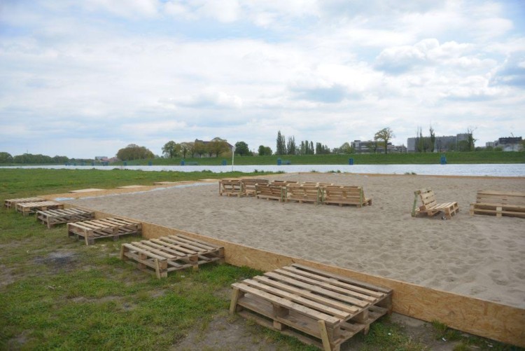 Przy moście Trzebnickim powstają dwie nowe plaże miejskie [ZDJĘCIA], Wojciech Bolesta