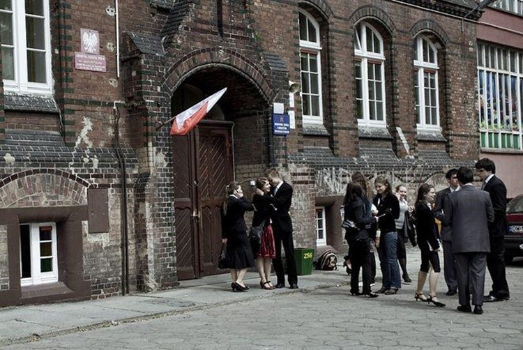 Wrocław: prawie 900 maturzystów ponownie przystąpiło do matury, 0