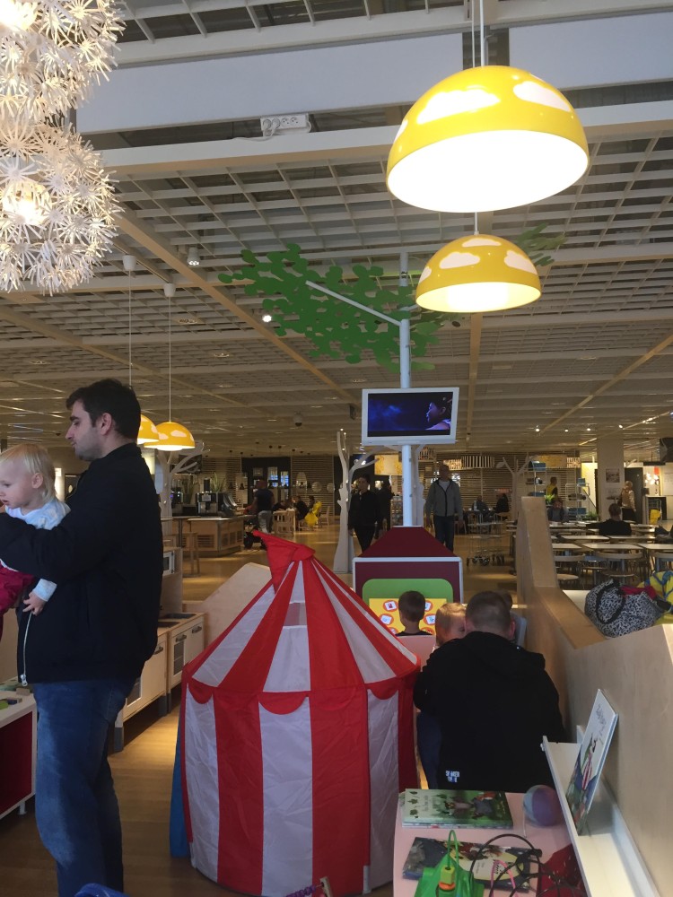 Wrocławianka kontra Ikea. Czy w kąciku zabaw dla dzieci powinien być telewizor? [ZDJĘCIA], ml