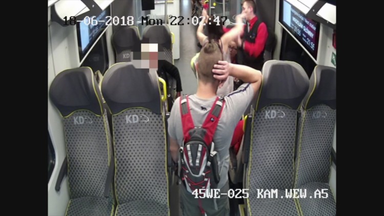 Wrocław: kobieta zaatakowała konduktorów w pociągu [WIDEO], Koleje Dolnośląskie