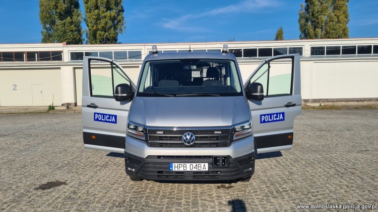 Wrocławska policja dostała nieoznakowane furgony do przewozu zatrzymanych [ZDJĘCIA], KWP Wrocław