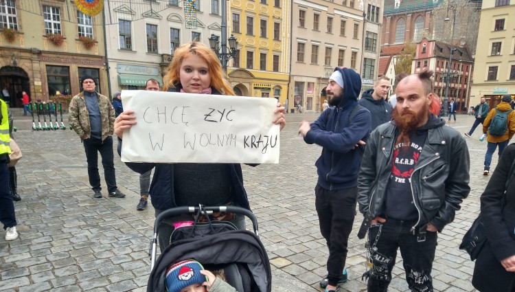 „Chcę żyć w wolnym kraju”. Ulicami Wrocławia przeszedł Marsz Swobody [ZDJĘCIA], Andrzej Borek