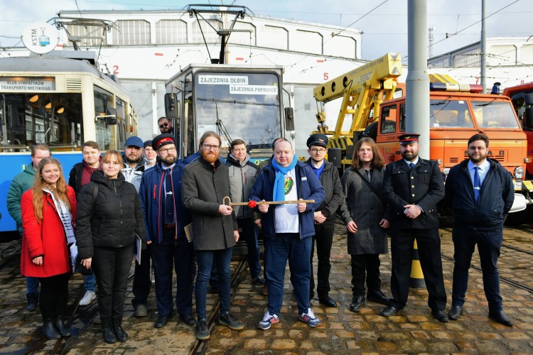 MPK oddało stary tramwaj Konstal 105Na i wycofany z użytku dźwig [ZDJĘCIA], MPK Wrocław