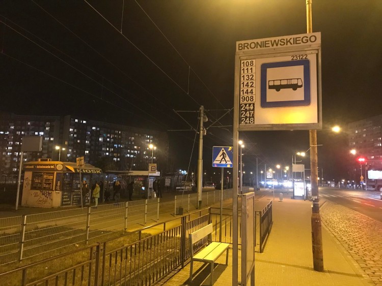 Wrocław: tramwaj wjechał w pieszego. 