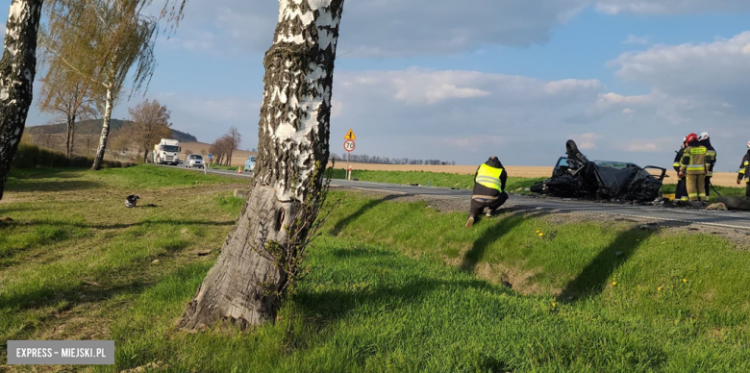 Wypadek na trasie Wrocław-Kłodzko. Cztery pojazdy, trzy osoby ranne, trasa zablokowana, Ewelina Magda / em24.pl