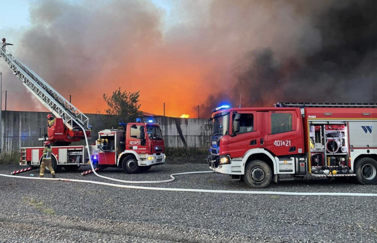 Wielki pożar na Dolnym Śląsku. Paliły się odpady w Zakładzie Produkcji Paliw Alternatywnych, Jawor 998
