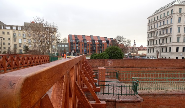 Wrocław: Most św. Klary otwarty po remoncie. Zmienił kolor, ZDiUM
