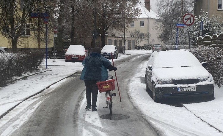 Wrocław: Atak zimy, koszmar na drogach! Ulice jak lodowisko [NA ŻYWO], Tuwroclaw