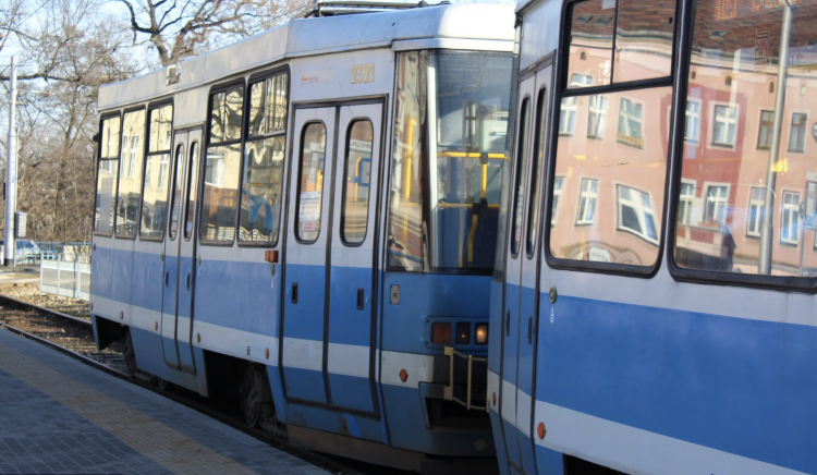 Wrocław: Zasłabnięcie pasażera w tramwaju. Są utrudnienia, Jakub Jurek