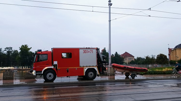 Wrocław: Akcja ratownicza koło Wyspy Słodowej. Mężczyzna wyłowiony z Odry, Czytelnik