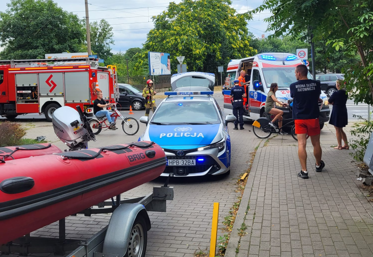 Wrocław: Wypadek na ulicy Reymonta. Kobiecie pomogli ratownicy wodni, Wodna Służba Ratownicza