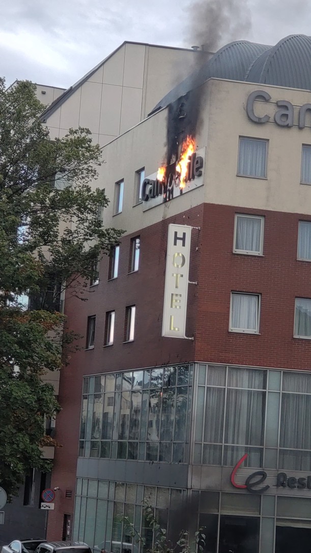 Pożar hotelu w centrum Wrocławia [ZDJĘCIA], Damian Grocki
