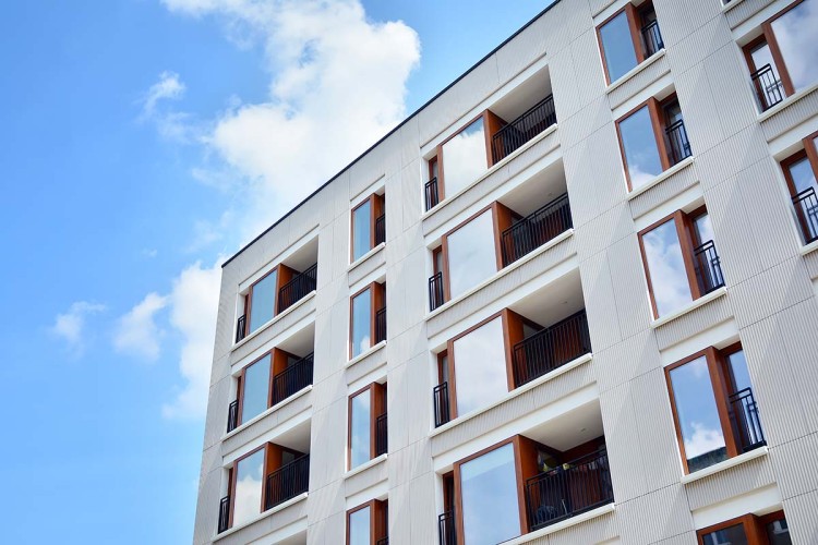 Okna aluminiowe do mieszkania w bloku – jakie wybrać?, 