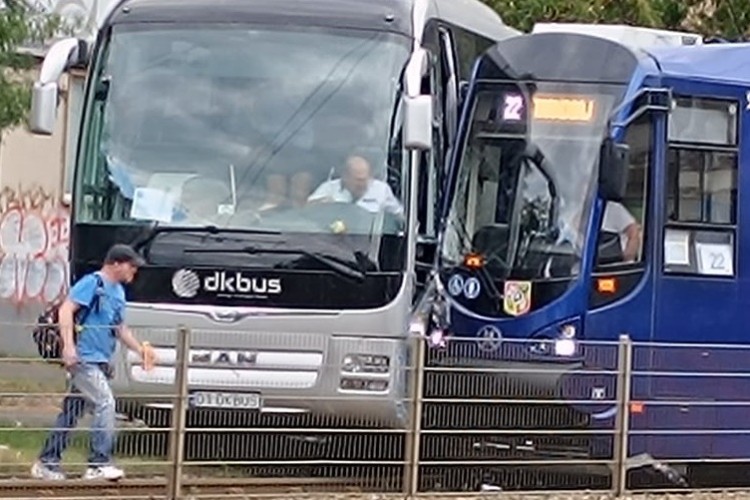 Poważny wypadek w centrum: autobus wjechał w tramwaj, Michał Barski