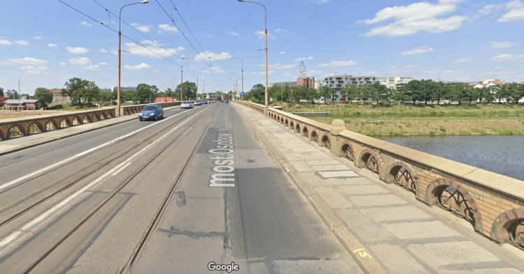 Komunikacja 1 listopada we Wrocławiu. Zamknięte ulice i zmienione przystanki, Google Maps