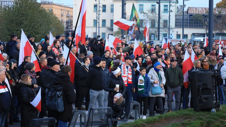 Wrocław: Ulicami miasta przeszedł marsz narodowców, 
