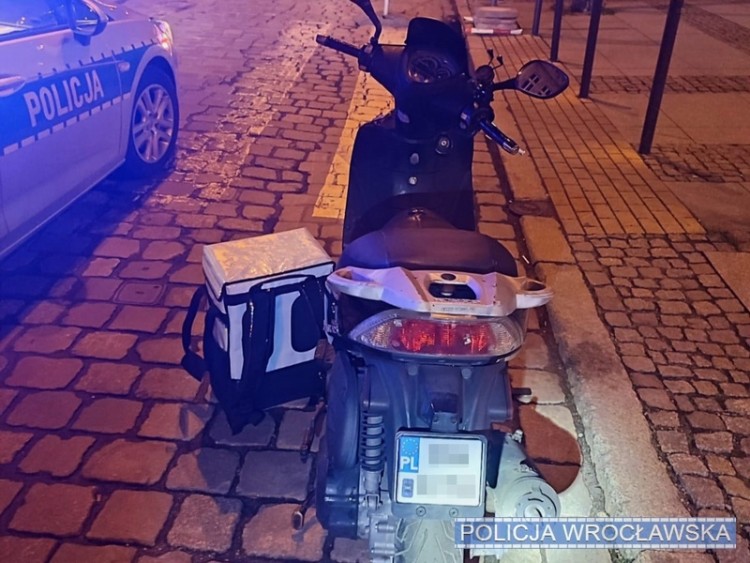 Motocykl z tablicami od skutera, a kierowca z Ukrainy bez prawa jazdy, Komenda Miejska Policji we Wrocławiu