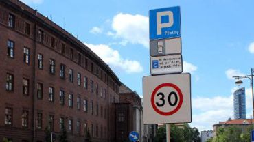 Wrocław: rośnie strefa płatnego parkowania [WKRÓTCE 5 KOLEJNYCH ULIC]