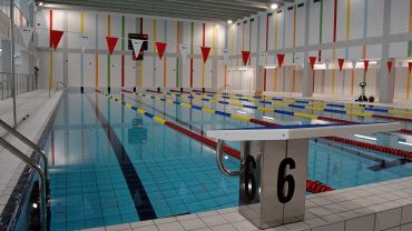 Wrocław: nowy blok sportowy i basen w szkole na Górnickiego [DUŻO ZDJĘĆ]