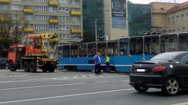 Wrocławski PiS alarmuje: tramwaje wypadają z szyn, a magistrat obcina pieniądze na remonty torowisk